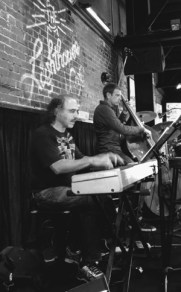 Mike Saul, keyboard– © Nish